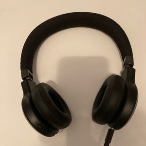 JBL noise reduction over ear headphones